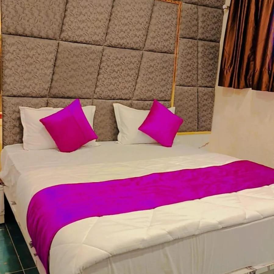 Hotel Karnavati Ahmedabad Esterno foto