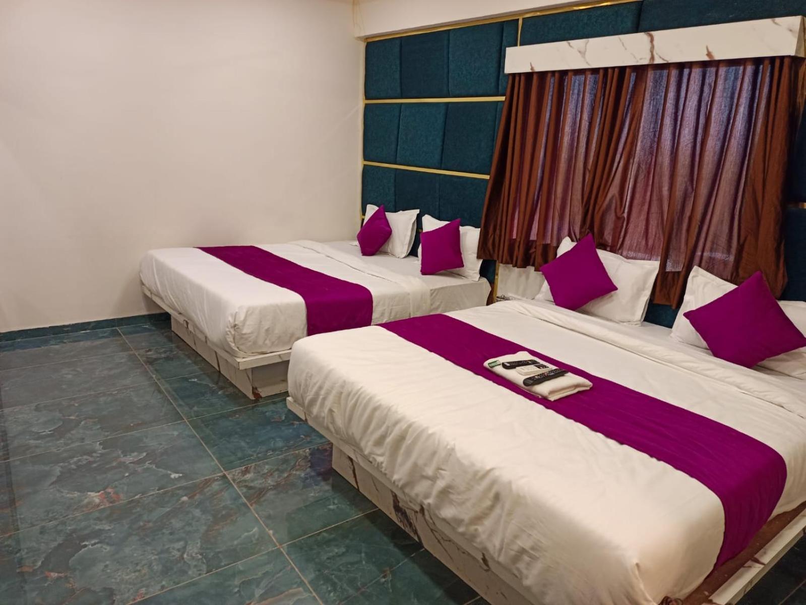 Hotel Karnavati Ahmedabad Esterno foto