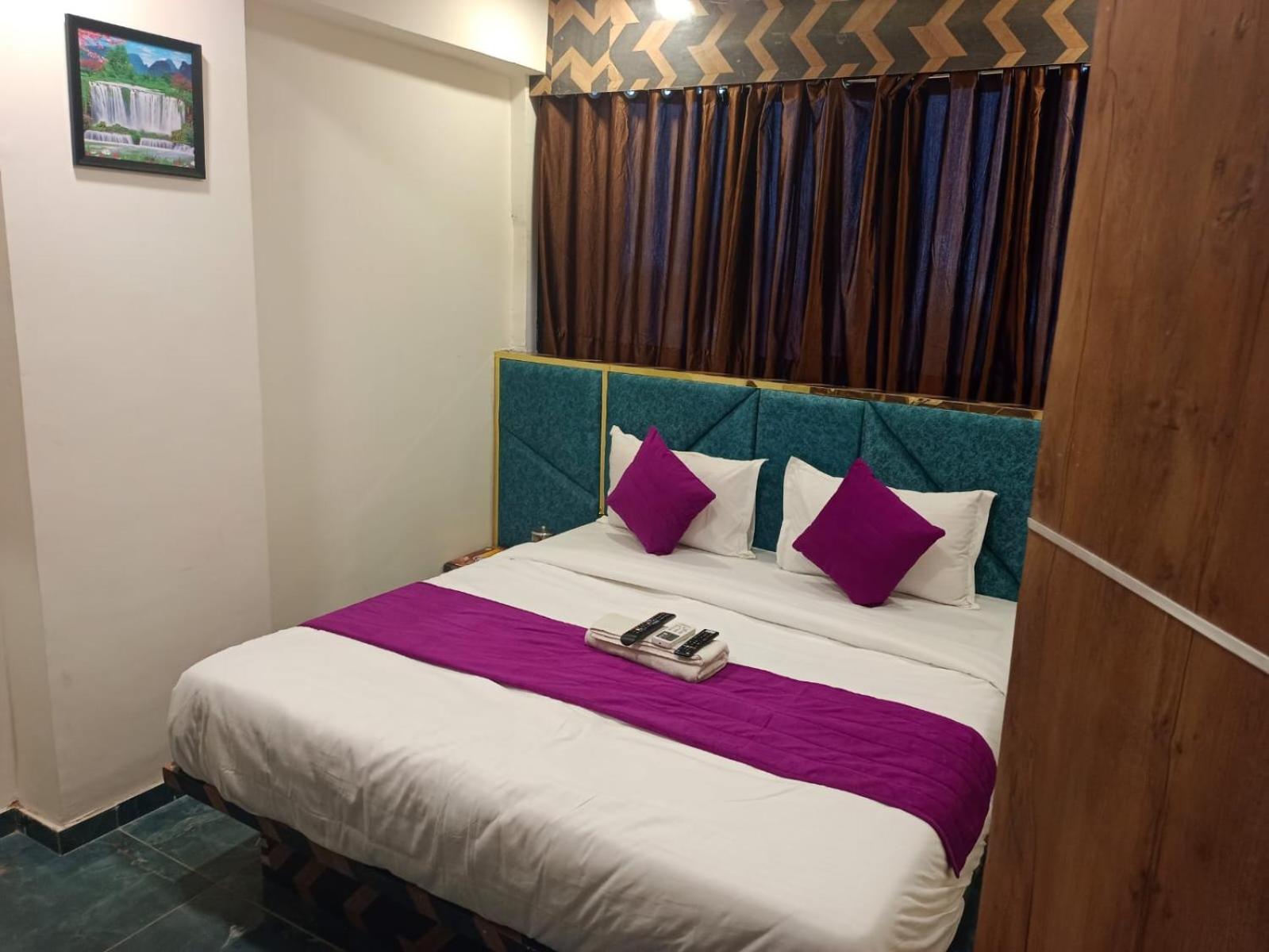 Hotel Karnavati Ahmedabad Esterno foto