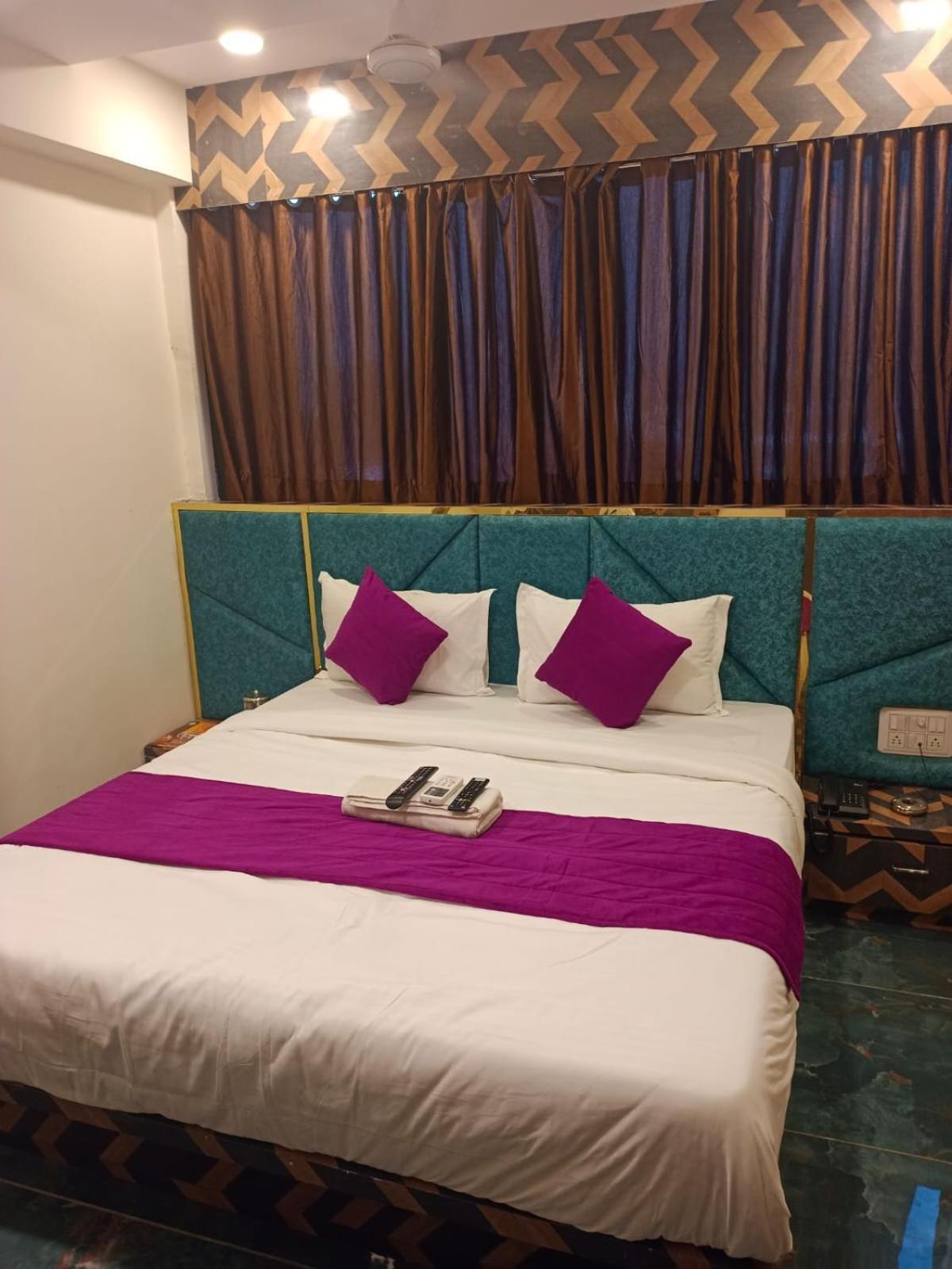 Hotel Karnavati Ahmedabad Esterno foto
